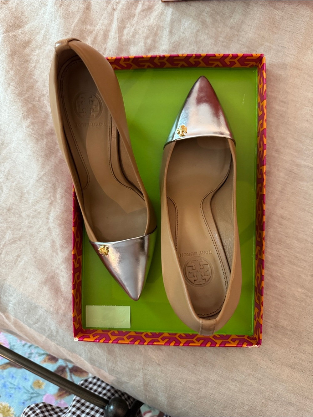 Tory Burch Beige Leather Pumps with Metallic Silver Pointed Toe - Picture 3 of 4